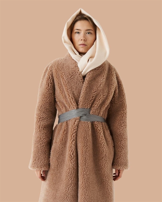 Пальто с поясом - фото 302904
