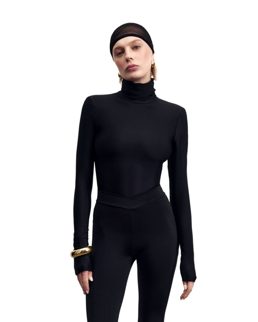 Водолазка с подплечниками - фото 324632