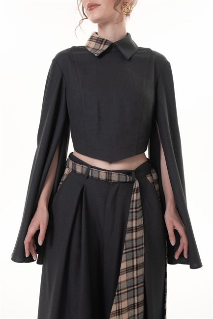 Блуза с разрезами в рукавах - фото 325012