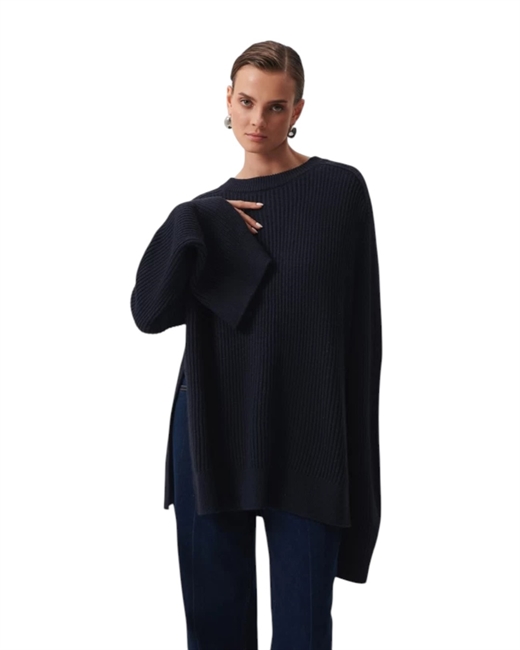 Джемпер вязаный оверсайз - фото 325531