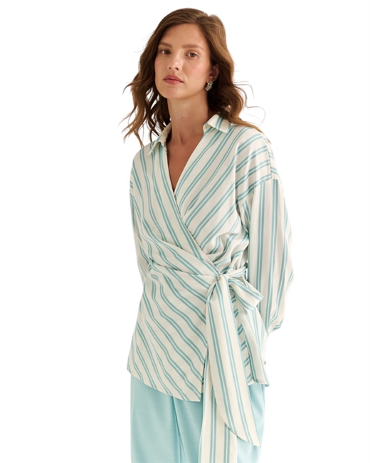 Блуза на запах - фото 329851