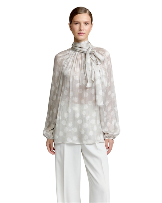 Блуза с бантом - фото 329900