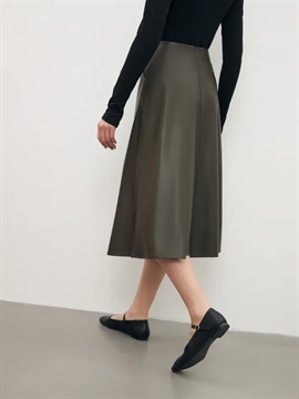 Моншада бір жігіт пен үш әйел