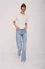 Футболка с подплечниками — молочный